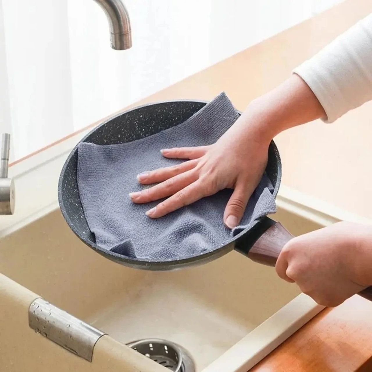 Mikrovláknové čisticí utěrky v roli (30 kusů), KitchRoll - Image 2