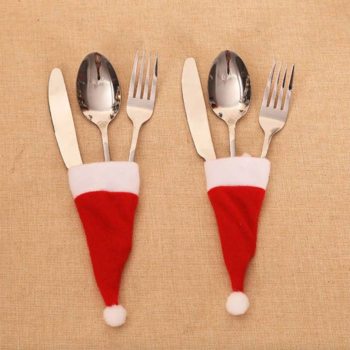 Ubrousek na stůl je ve tvaru Santa Claus klobouku!